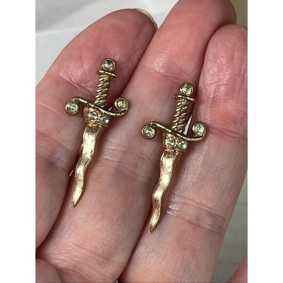 Vintage fierce screwback dagger style punk earrings. - Picture 4 of 9